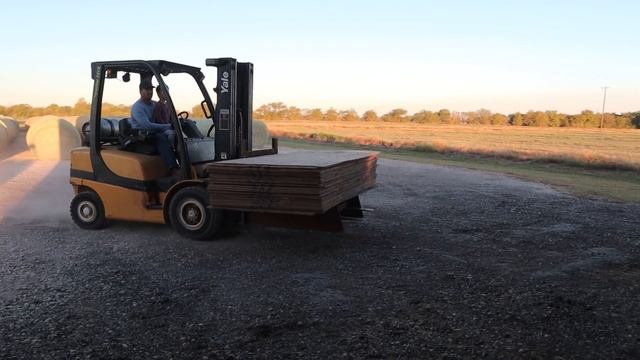 Moving hay into the barn with tractors on the farm | Real tractors for kids смотреть онлайн