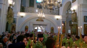 Величаем Тя Живодавче , Христе,Осанна в Вышних и мы Тебе вопием :Благословен грядый во Имя Господне