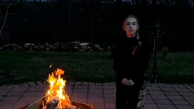 Мария Смоленцева читает стихотворение "Чулочки" автор: Муса Джалиль. смотреть онлайн
