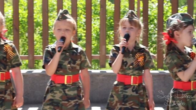 9 мая 2015, младшая вокальная группа, Идет солдат по городу смотреть онлайн