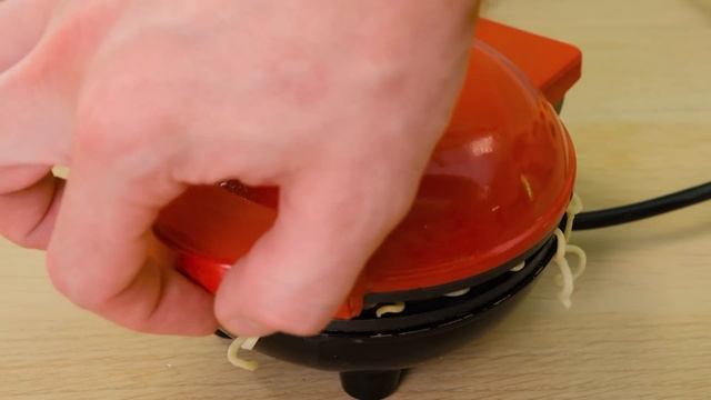 Кулинарный Челлендж: Я против Бабушки | Вкусные Кухонные Лайфхаки от PaRaRa Challenge смотреть онлайн