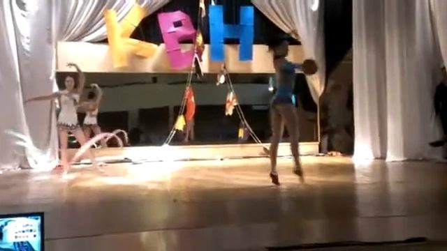 Выступление двух сестер смотреть онлайн
