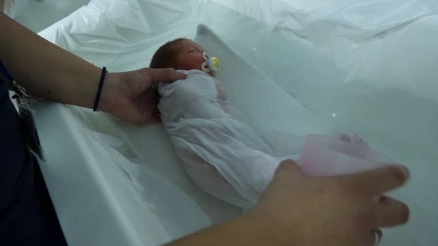 096 RU Купание недоношенного ребенка в отделении интенсивной терапии: демонстрация смотреть онлайн