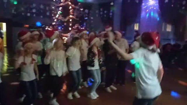 новогодняя дискотека) смотреть онлайн