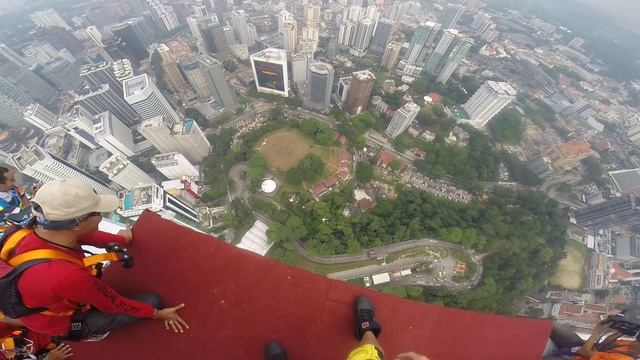 ? BASE JUMP GOES HORRIBLY WRONG! Andy Lewis Takes a Dramatic 1,200ft Plunge off KL Tower! ? смотреть онлайн