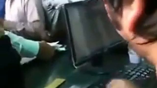 А ты быстро печатаешь на клавиатуре одной рукой? смотреть онлайн