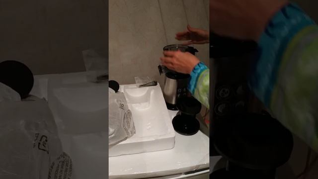 Распаковка соковыжималки Russell Hobbs 25170-56 смотреть онлайн