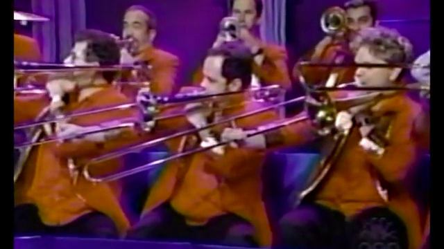 The Brian Setzer Orchestra - Gettin' In The Mood & Hawaii Five-O (Late Night) смотреть онлайн
