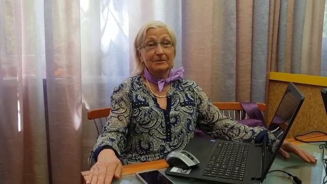 Пенсионерка, Галина Филипповна ей 69лет.Она купила ноутбук,чтобы обучаться в Акаде. смотреть онлайн