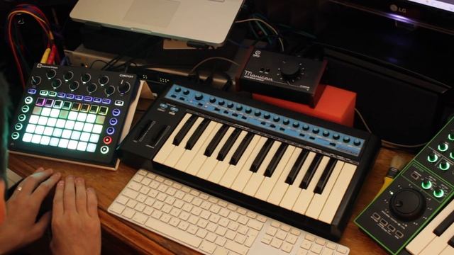 Novation Bass Station I demo + Circuit смотреть онлайн