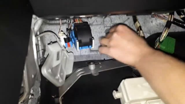 КАК ЗАМЕНИТЬ САЛОННЫЙ ФИЛЬТР МАЗДА 3 - АВТОСЕРВИС АВТОЛЮКС смотреть онлайн