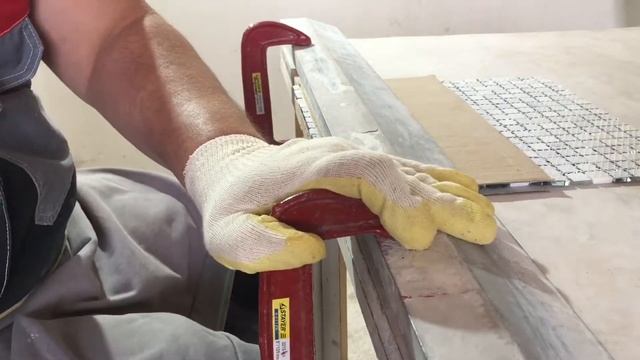 Заусовка стеклянной мозаики под 45 градусов!!! смотреть онлайн
