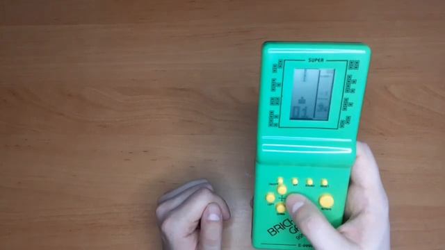 Распаковка китайского «Тетриса» Brick Game 9999 in 1 смотреть онлайн