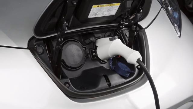 2015 Nissan LEAF - Normal Charge смотреть онлайн