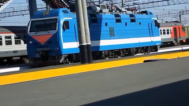ЭП1М-530 подъезжает к поезду 349Г Ижевск-Астрахань