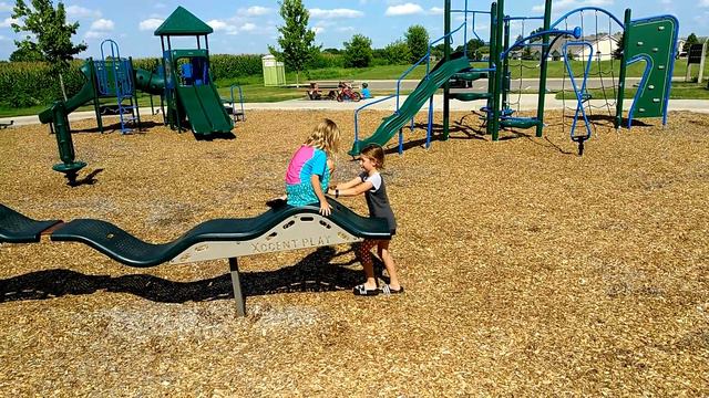 August 7, 2017; AnnaBelle & Annette doing the 10 Second Bridge Challenge at Dutch Knolls Park in Ro смотреть онлайн