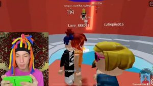 сматрила видео про китайка ну китайка играет в роблокс а в видео ну если мальчик или девочка????