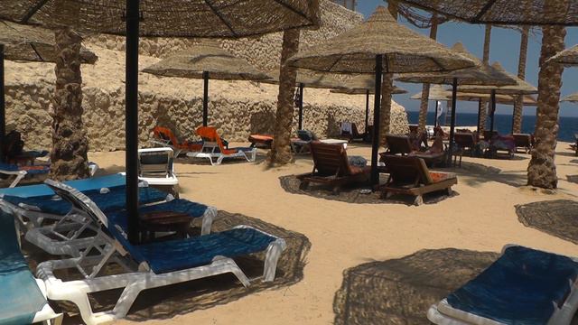 пальмы и шезлонги в Египте, гранд отель 2019 смотреть онлайн