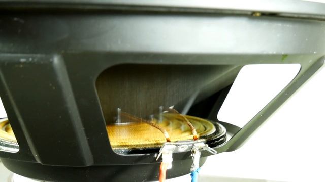 Velodyne 15 inch subwoofer excursion bass test [FREE AIR] смотреть онлайн