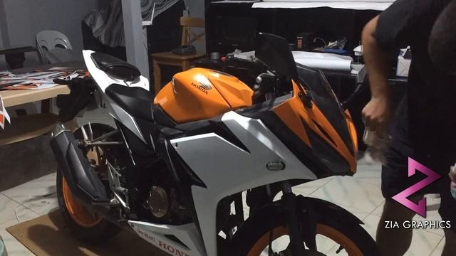 Honda CBR 150r Decals смотреть онлайн
