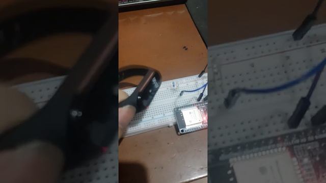 Bluetooth Low Energy with ESP32 and Mi Band смотреть онлайн