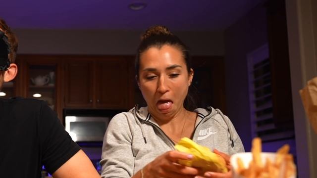 The Fast Food Burger Roulette Challenge! смотреть онлайн