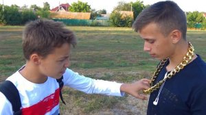 АЛИСА ЗАБРАЛА У КАПЫ ПАРНЯ!!