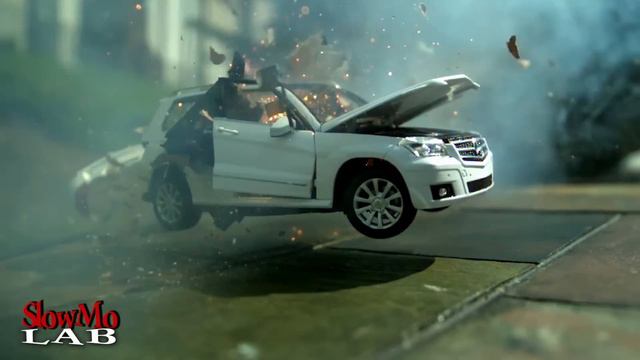 Car Explosion in Slow Motion (Mercedes-Benz GLK 350) - Cool Trick смотреть онлайн