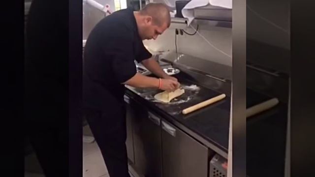 Приготовление хачапури по-аджарски в ресторане PLOV project смотреть онлайн