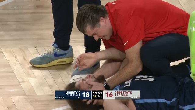 New Mexico State’s Robert Carpenter ejected for punching Liberty player | ESPN College Basketball смотреть онлайн