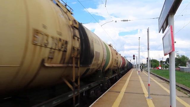 Электровоз ВЛ80С-1015 с грузовым поездом станция Доскино 23.07.2020 смотреть онлайн