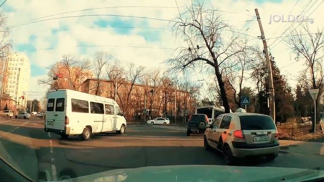 Вы знаете как правильно перестроится на перекрестке? смотреть онлайн