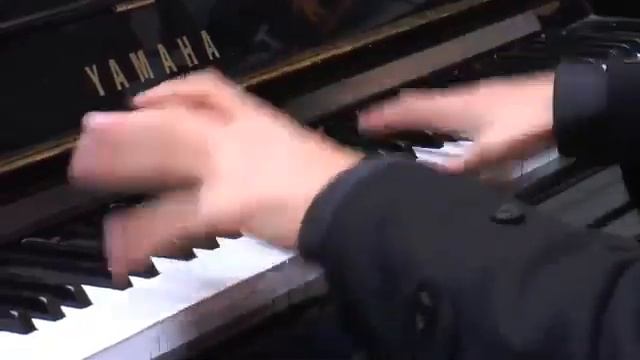 Piano Gabriel Sadoun Street performance Фортепиано Габриэль смотреть онлайн
