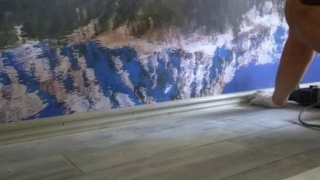 Монтаж и подгонка пластиковых плинтусов под розетку смотреть онлайн