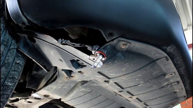 Замена лампы противотуманной фары на Nissan Qashqai 2,0 4WD Ниссан Кашкай 2008 года смотреть онлайн