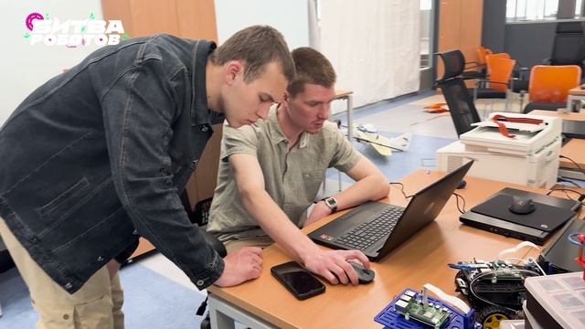 Процесс сборки роботов командами-участниками | Битва роботов смотреть онлайн