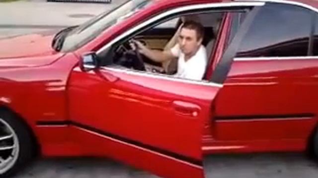 Необычный способ осмотра автомобиля без подъемника смотреть онлайн
