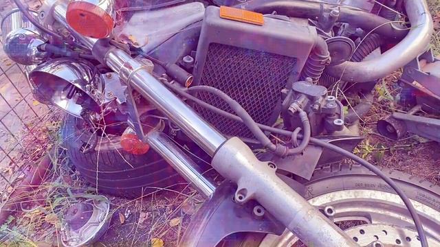 Front Wheel Install Wrecked 1997 Honda Magna VF750C Leaking Gas but Running! смотреть онлайн