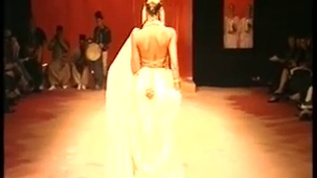 Défilé Yasmina Couture, extrait Carrousel du Louvre смотреть онлайн
