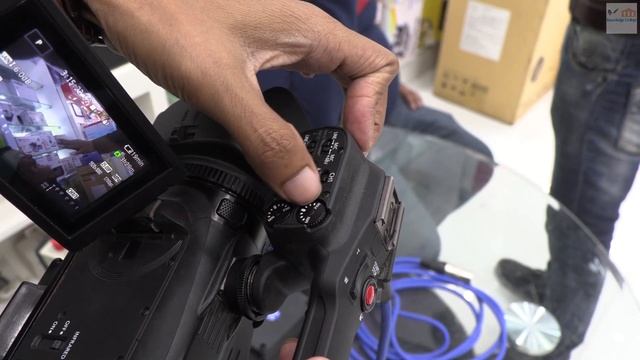 Canon XA11 and XA40 Audio Settings-XLR Audio setting смотреть онлайн