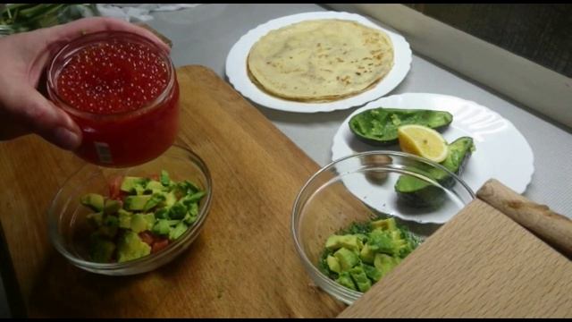 Очень вкусные БЛИНЧИКИ ТРИ НАЧИНКИ с соленой РЫБОЙ. Блины с Семгой. Блинчики с интересной начинкой. смотреть онлайн