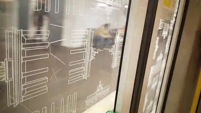 U-Bahn Berlin Mitfahrt auf der U8 von Hermannplatz bis Alexanderplatz смотреть онлайн