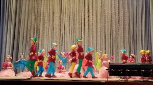 Танец "Маленькая страна"