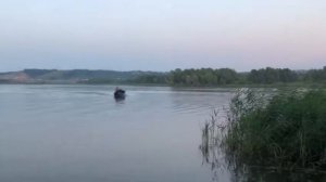 Как дельфинирует лодка River Bot 380