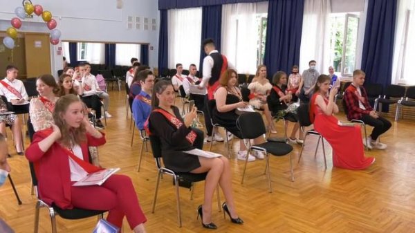 Вручение аттестатов  11Б класс