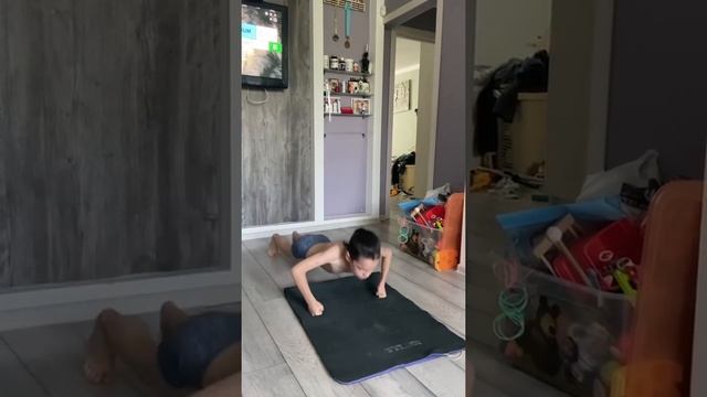 Учусь отжиматься на кулаках смотреть онлайн