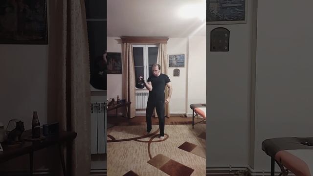 ?24 кг гиря, мизинец, подъем, жим #гири #спорт #трюки #армрестлинг смотреть онлайн