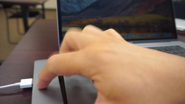 LUIS ME HIZO LLORAR | NUEVA MACBOOK PRO DE $8mil dólares! | LUIS & YASMANY смотреть онлайн