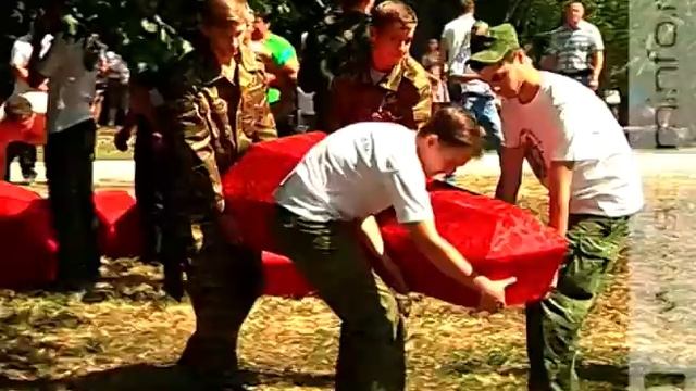 В Курске прошло захоронение останков 62 х советских военнопленных смотреть онлайн