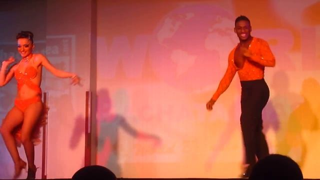 ALFREDO Y ANDREA Sabor Dinámico España IMPROVISACIÓN EN EL WORLD BACHATA MASTERS 2013 смотреть онлайн